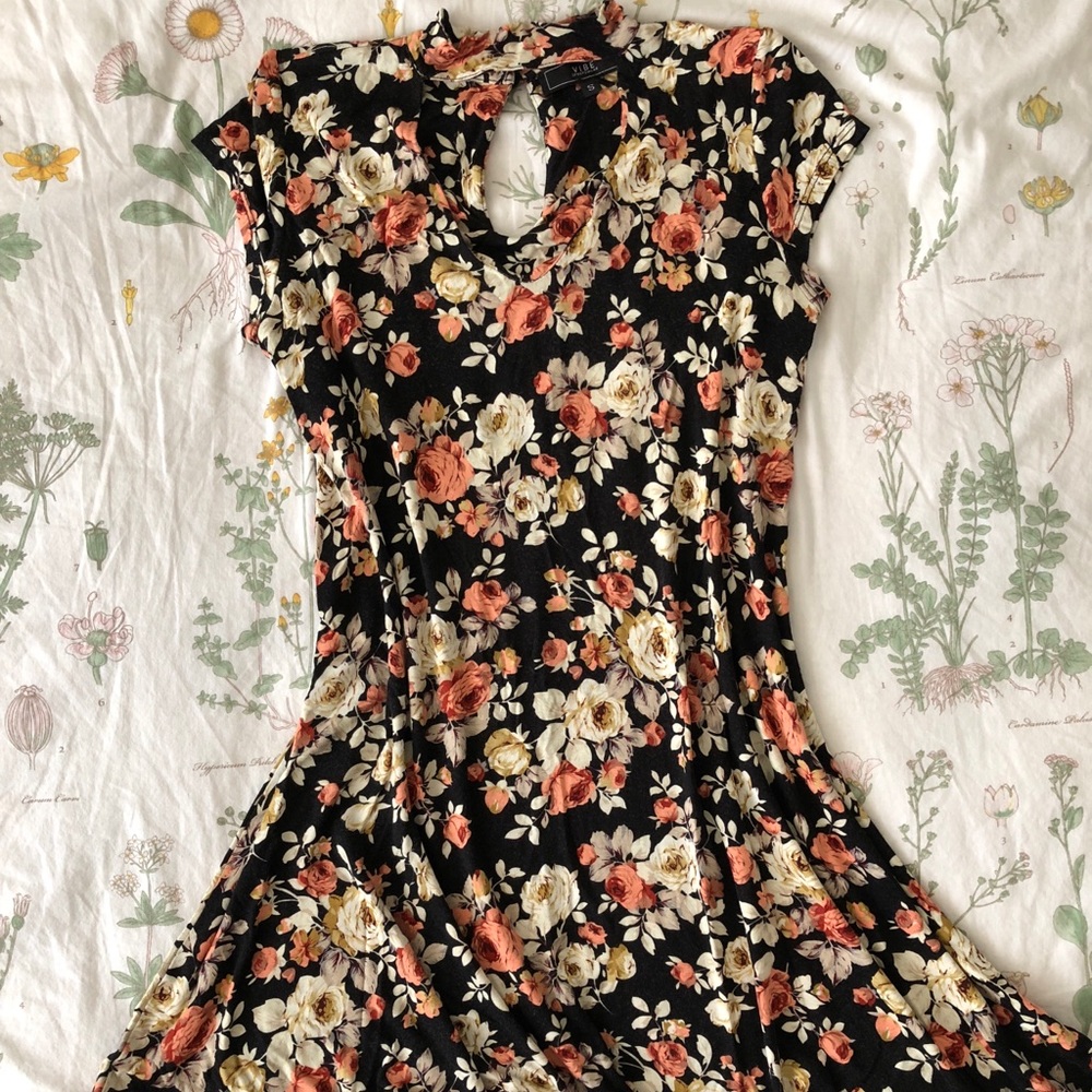 90’s Floral Cut Out Dress